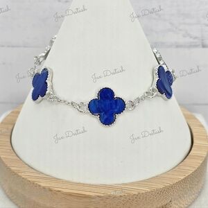 Elegant Silver and Blue Floral Bracelet BR242
